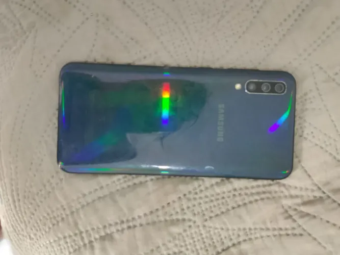 Celular A50 com tela quebrada mas não interfere em nada