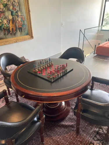 Mesa De Jogos Redonda Madeira Maciça +4 Poltronas Couro Luxo
