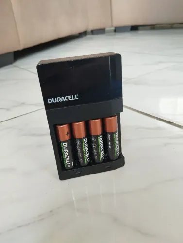 CARREGADOR E 4 PILHAS AA DURACELL