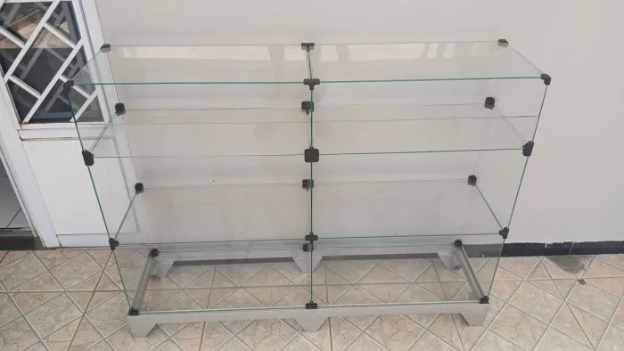 Vitrine tipo balcão de vidro 1,20 metros  preço só quarta 