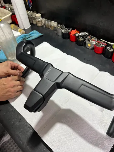 Guidão de carbono integrado!