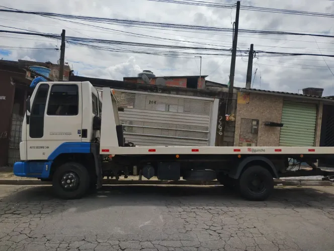 Ford cargo 815 e guincho 