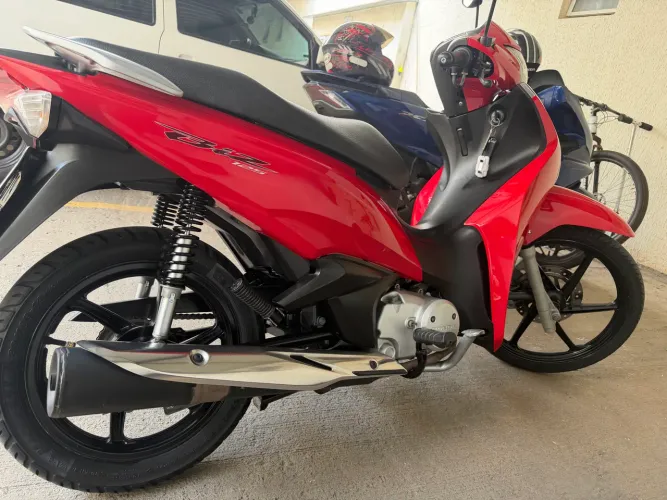 Vendo Biz 125 Zera, motor e pneus novos, IPVA PG