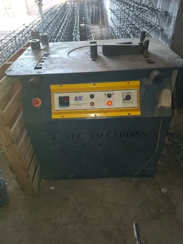 Dobradeira de vergalhão DV - 25 SELTEC