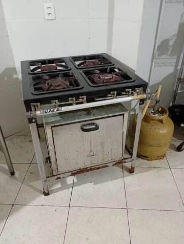 Fogão industrial 4 bocas com forno