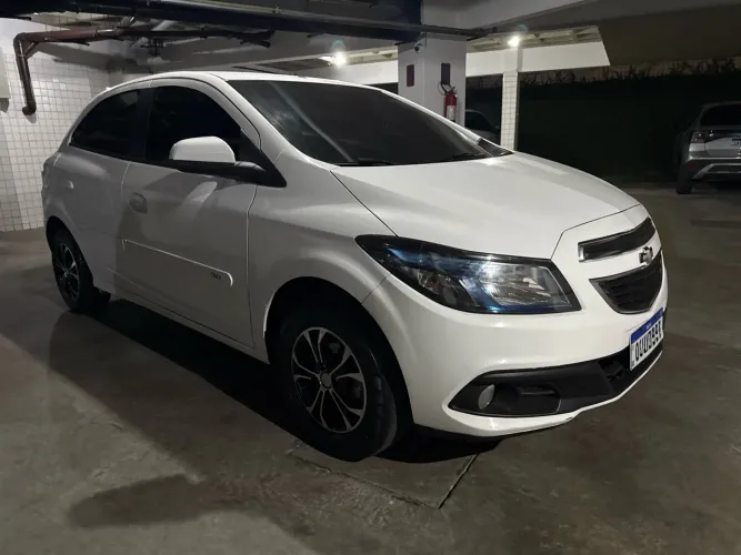 Chevrolet Onix Hatch LT 1.0 8V Flex Power Mec. 4P 2014