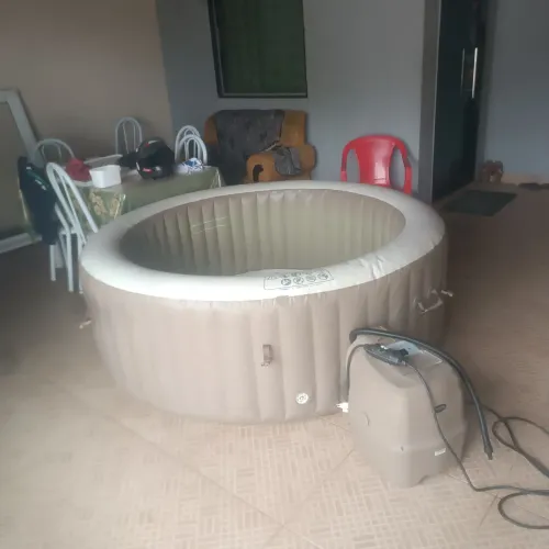 Banheira Ofurô Hidro Piscina Spa Inflável 795 Litros Com Bomba Filtro Aquecedor e Bolhas