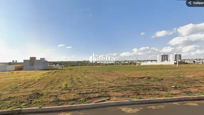Terreno disponível para venda no bairro Laranjeiras em Uberlândia-MG