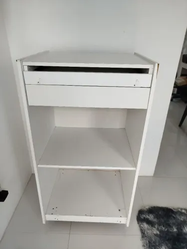 Balcão caixa c/ gaveita, porta teclado, rodinha c/ trava e passa fio<br>