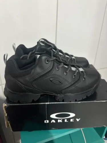 Botinha Oakley