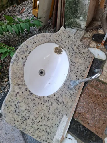 Vendo Pia de Granito para banheiro