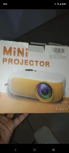 Mini projector a10 com caixa e controle semi novo!