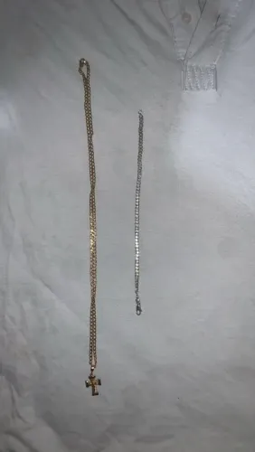 Vendo pulseira de prata com 7 banhos e cordão de Rommanel 600 real 3 semanas usados