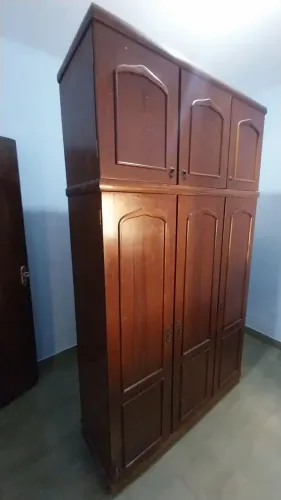 Guarda roupas de Sucupira 3 portas com maleiro