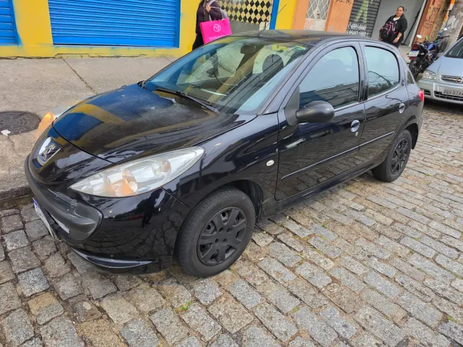 Peugeot 207 XR 1.4 Flex 8V 5P 2011