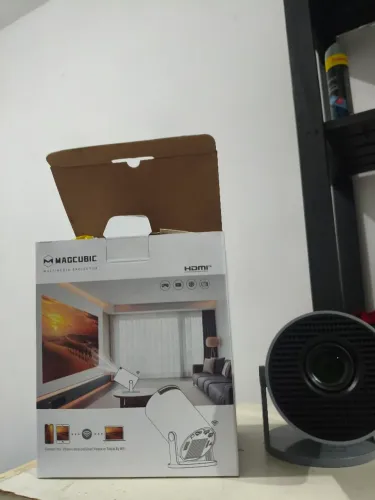 Projetor hy300pro ( original) 5 dias de uso na garantia ainda! De um ano sem detalhes!