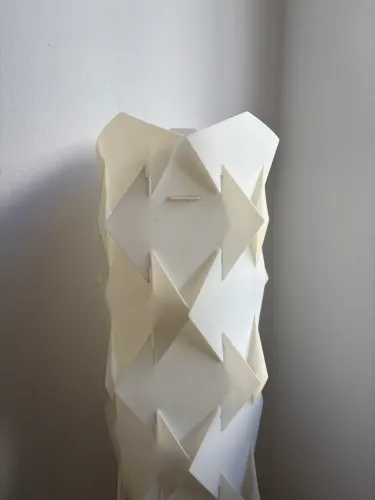 Luminária de chão branca origami moderna