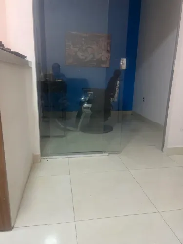 Procuro sócio pra uma barbearia no Tirol . Com clientes