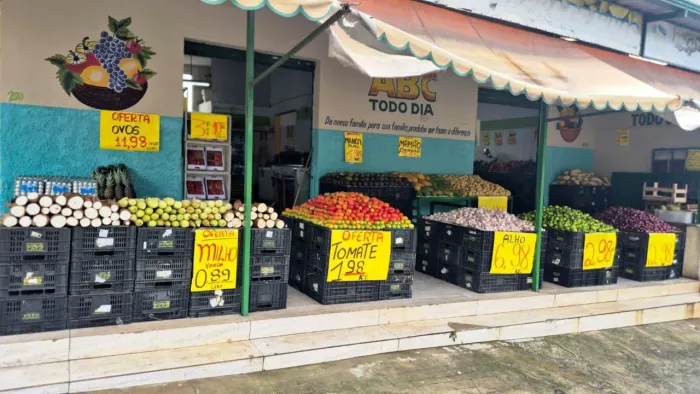 Vendo sacolão e mercearia