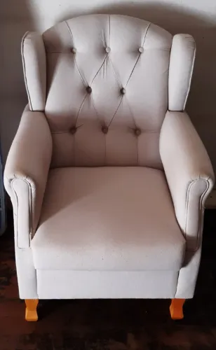 POLTRONA CLÁSSICA ESTILO BERGERÊ / CAPITONÊ