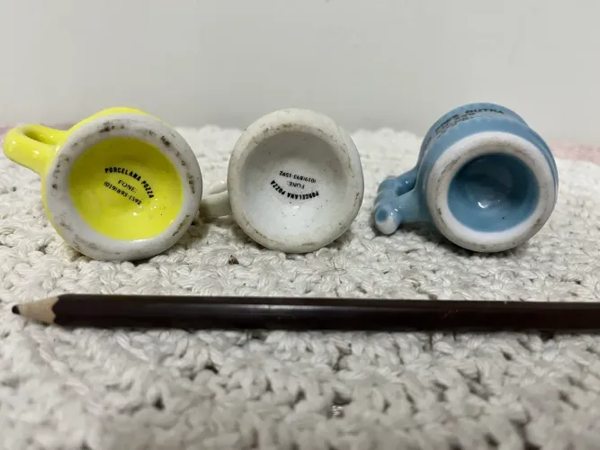 3 canecas de porcelana