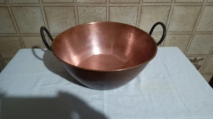 Tacho cobre produzido artesanalmente com material espesso/resistente.Usado mas conservado