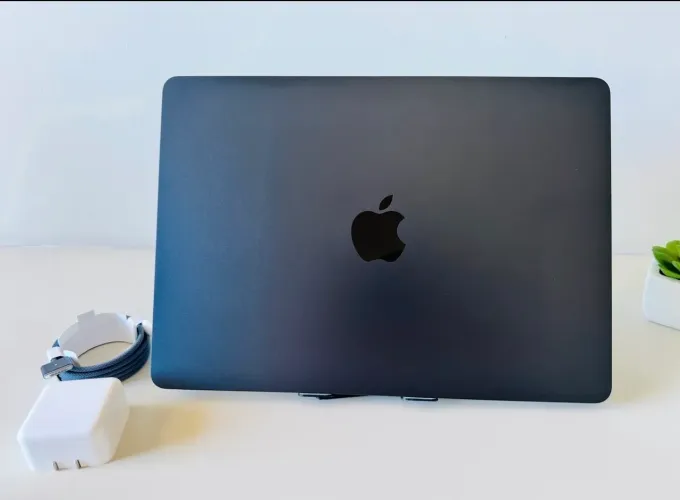 MacBook M5 512GB e 16GB Midnight- NOVO