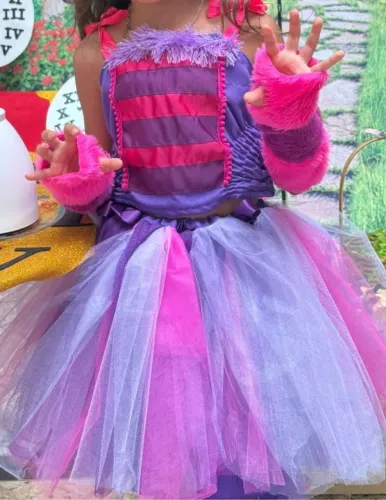 Fantasia gata de Alice no país das maravilhas