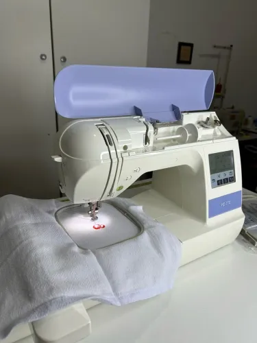 Máquina de Bordar Brother PE770