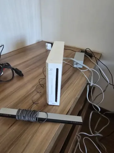 Nintendo Wii Retrocompatível (Desbloqueado) + Zelda Skyward Sword + Kirby's Epic Yarn
