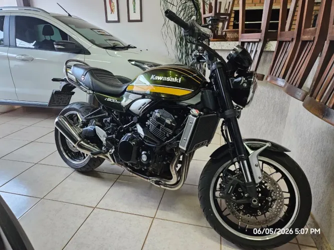 Motor Kawasaki Z900 RS modelo 2022