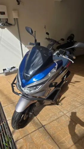 PCX Sport com acessórios (LEILÃO BANCO)