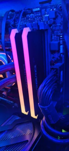Memória RAM Corsair Vengeance RGB RS 32GB (2x16GB) DDR4 3600MHz CL18 ? Kit Dual Channel