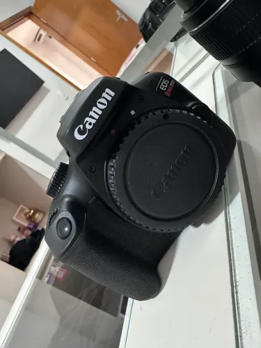 Canon EOS Rebel Kit T100 com lente 18-55mm III DSLR cor preto