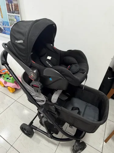 Vendo kit carrinho e bebê conforto
