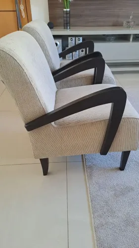 Poltrona estofada de sala de estar