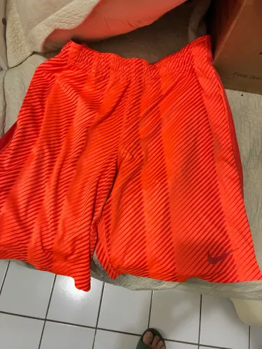 BERMUDA NIKE ORIGINAL - TAMANHO G - 59,99