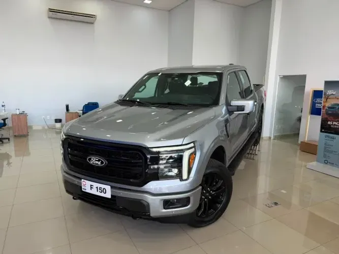 Ford F-150 Lariat Black 4X4 5.0 V8 2025