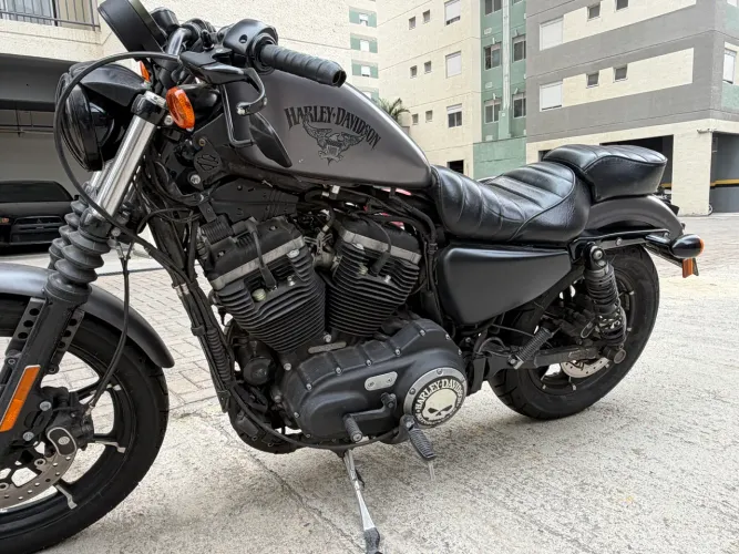 Harley Davidson sportster XL 883N Iron