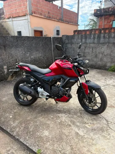 Yamaha FZ15 2025/2026 - Vermelha