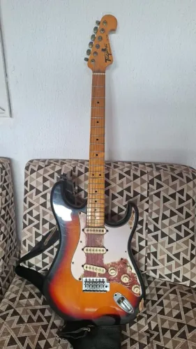 vendo guitarra tagima com bolsa para duas guitarras 1.300,00