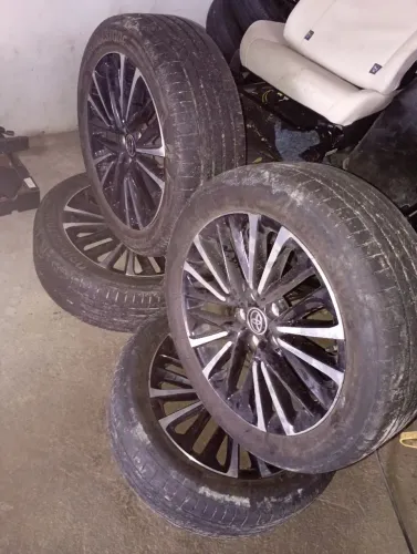 Rodas aro 18 , corola e corola cross ? 4 pneus novos 