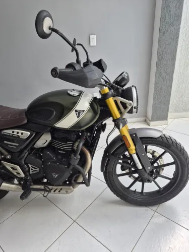 Moto scambler 400