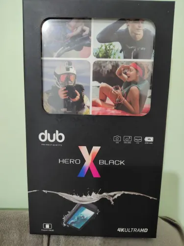 Máquina fotográfica de ação e fone de ouvido JBL