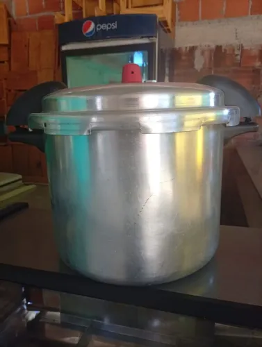 Panela de pressão 22 litros