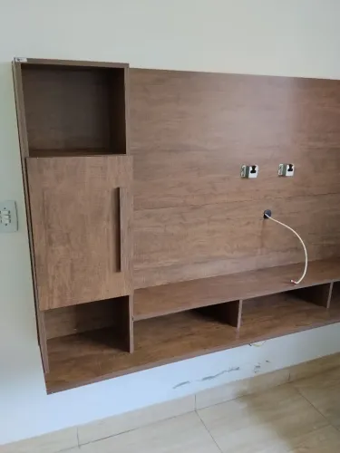 Painel de madeira para TV