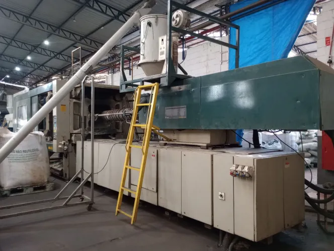 Injetora Romi 800 ton