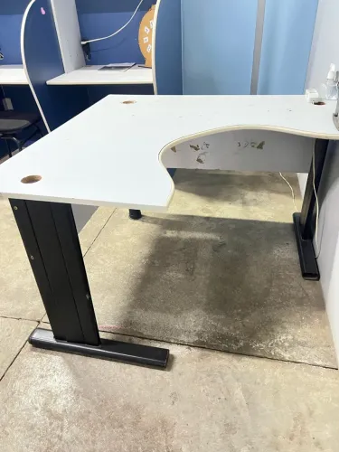 Mesa escritório em L
