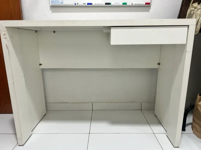 Mesinha escrivaninha branca
