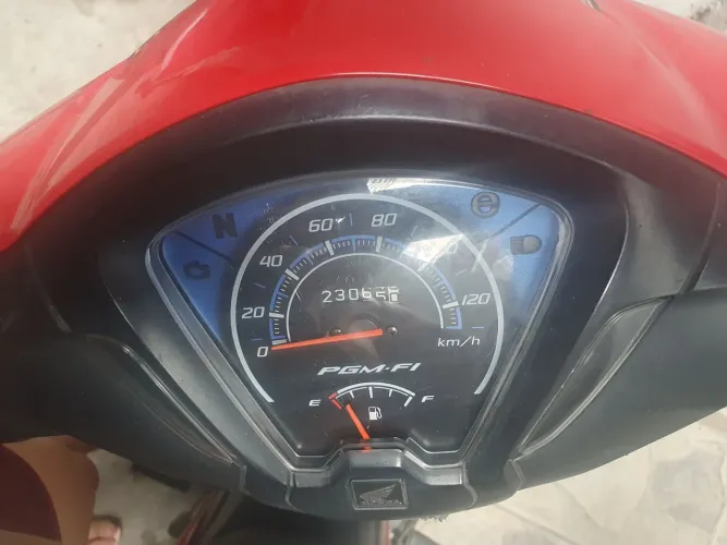 Somente venda,moto toda legalizada e em dias no ponto de transferência.